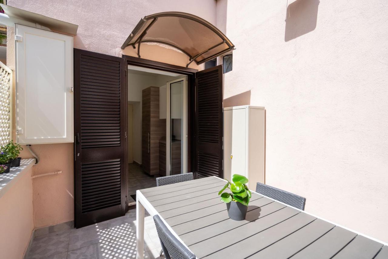Appartamento Elegante Con Terrazzino Nel Centro Di Napoli Esterno foto