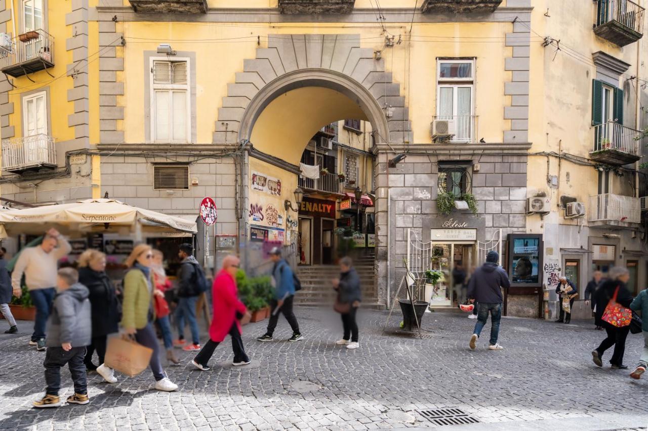 Appartamento Elegante Con Terrazzino Nel Centro Di Napoli Esterno foto
