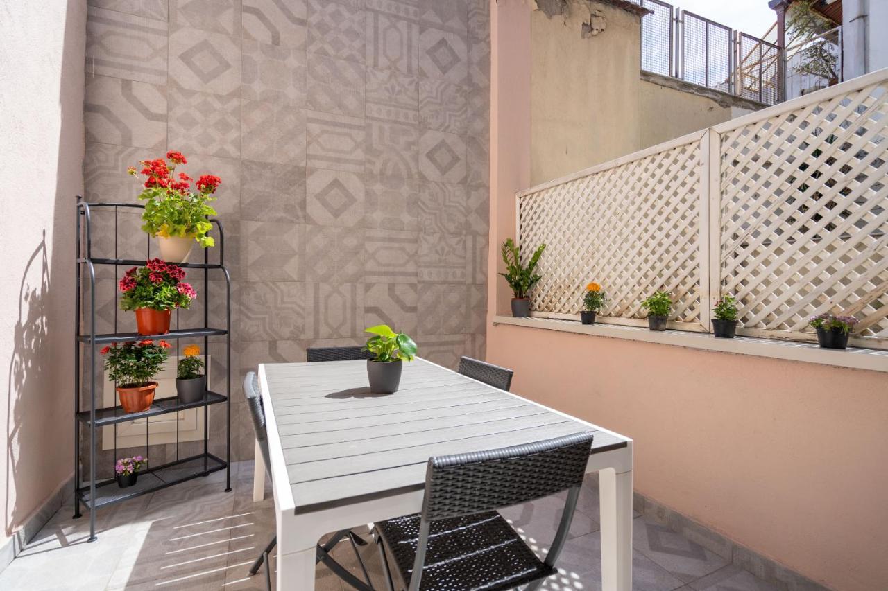 Appartamento Elegante Con Terrazzino Nel Centro Di Napoli Esterno foto