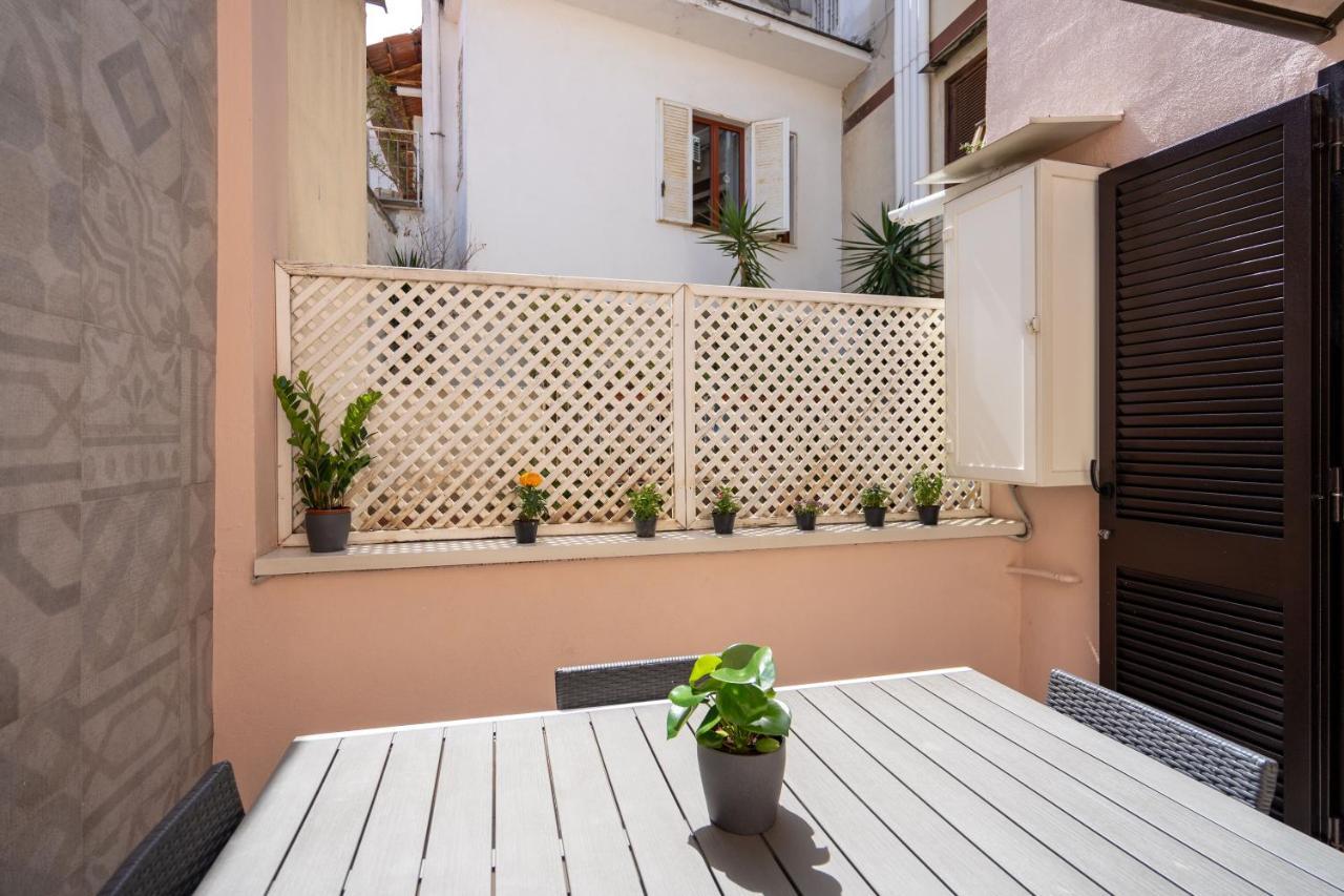 Appartamento Elegante Con Terrazzino Nel Centro Di Napoli Esterno foto